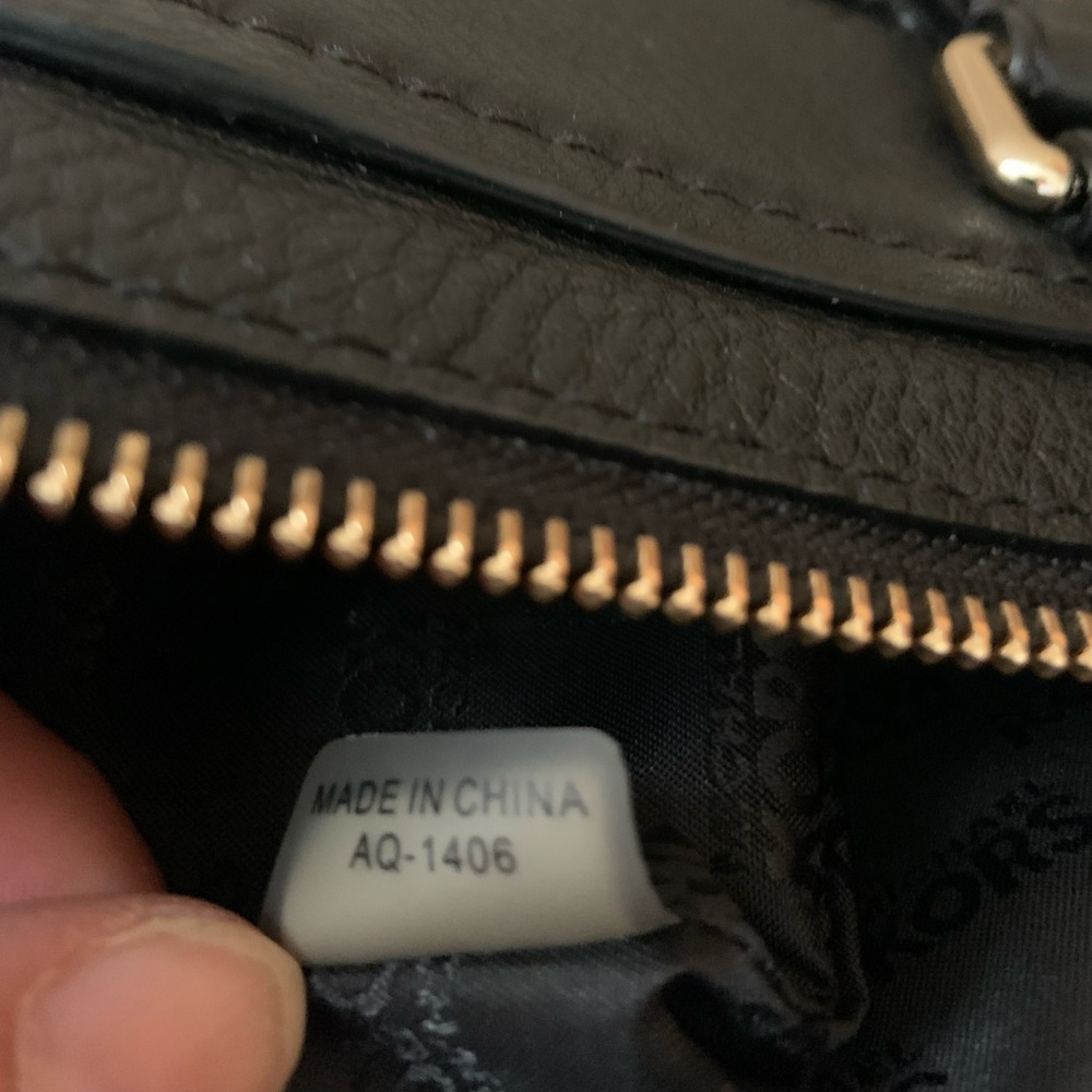 Genuine black leather Michael Kors crossbody in perfect condition - Picture 2 of 6